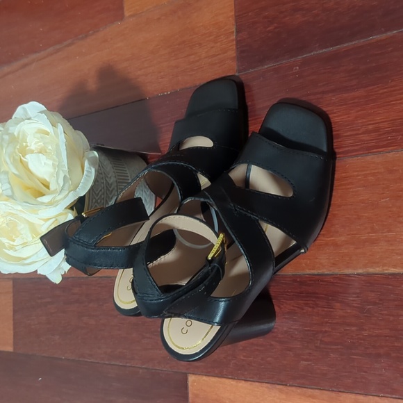 Cole Haan black leather heels sz 6.5 - Picture 3 of 4